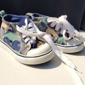 ✅️3/40$ BABY GAP high top shoe